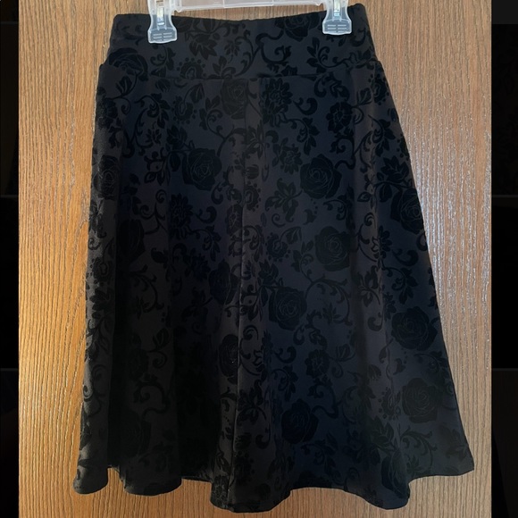 Joe B Small Black Skirt - Picture 2 of 4